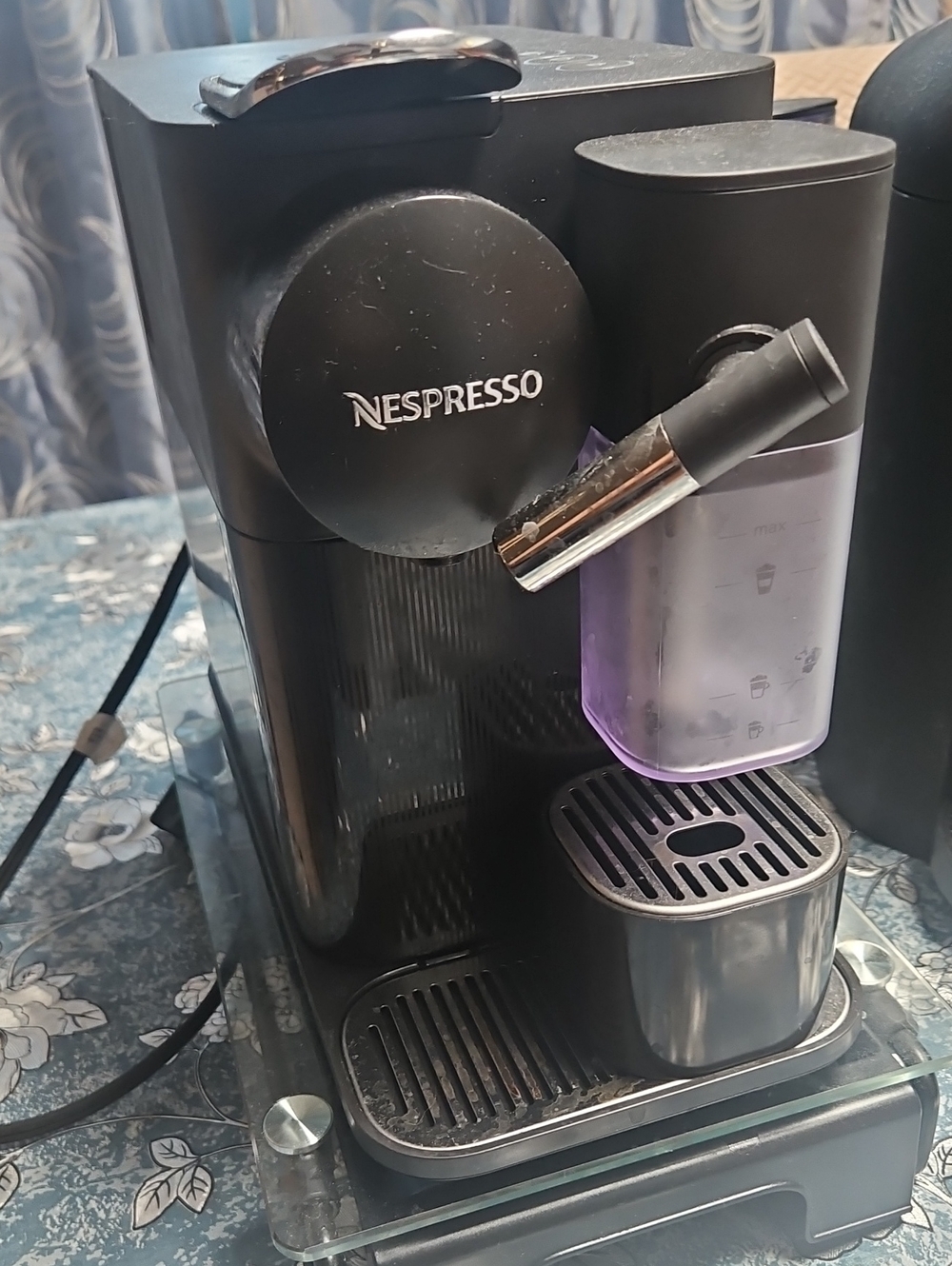 Nespresso Black Espresso Machine with Clear Water Tank
